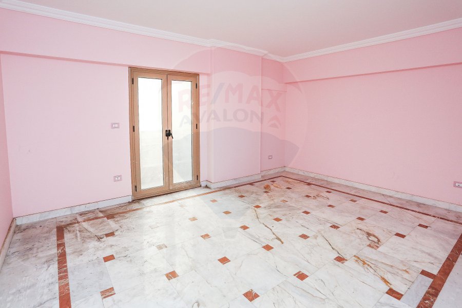 Apartment for sale 235 m Gleem (directly on the sea)