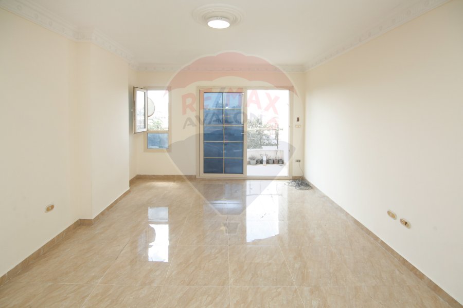 Apartment for sale 192 m Al Shatby (Steps from the sea)