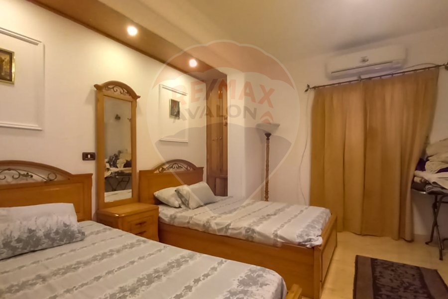 Apartment for annual furnished rent 110 m San Stefano (directly on the sea)