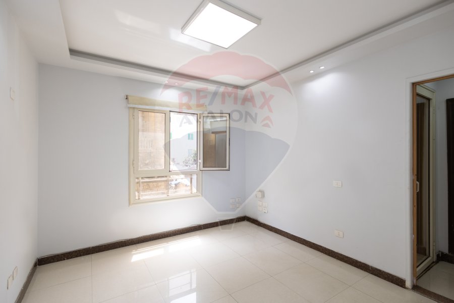 Adminstrative Apartment for sale 150 m Camp Shezar (Port Said St)