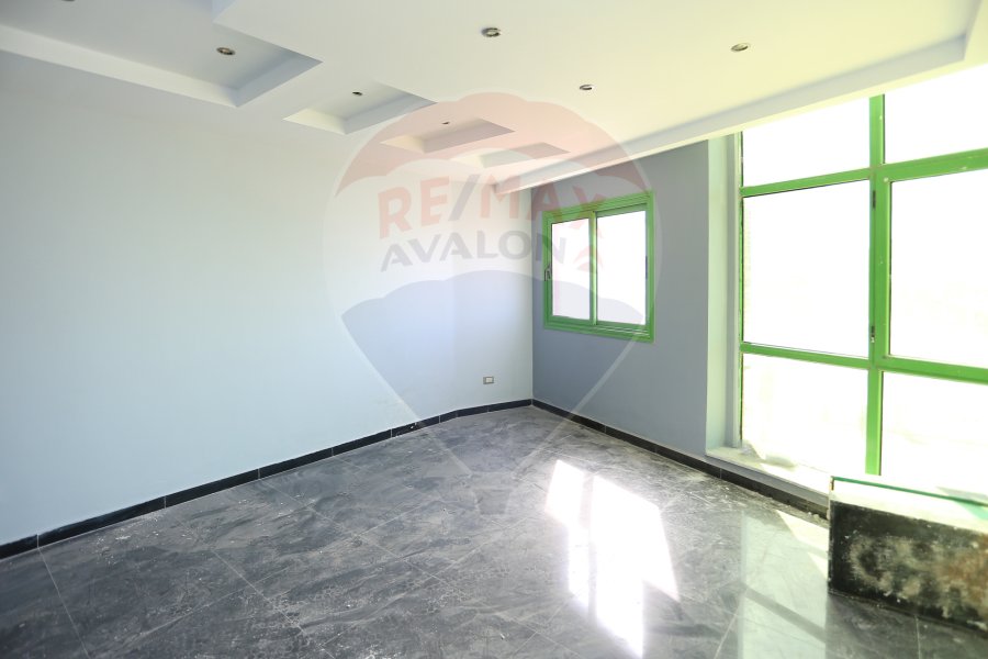 Apartment for sale 150 m Stanley (directly on the sea)