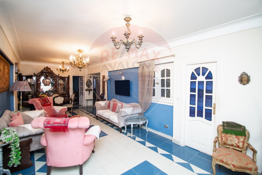 Apartment for sale 150 m Janaklis (steps from Abu Qir Street)