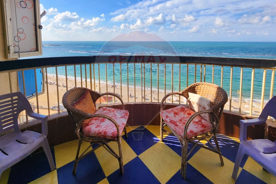 Apartment for sale 200 m Alasafra (Directly on the sea)