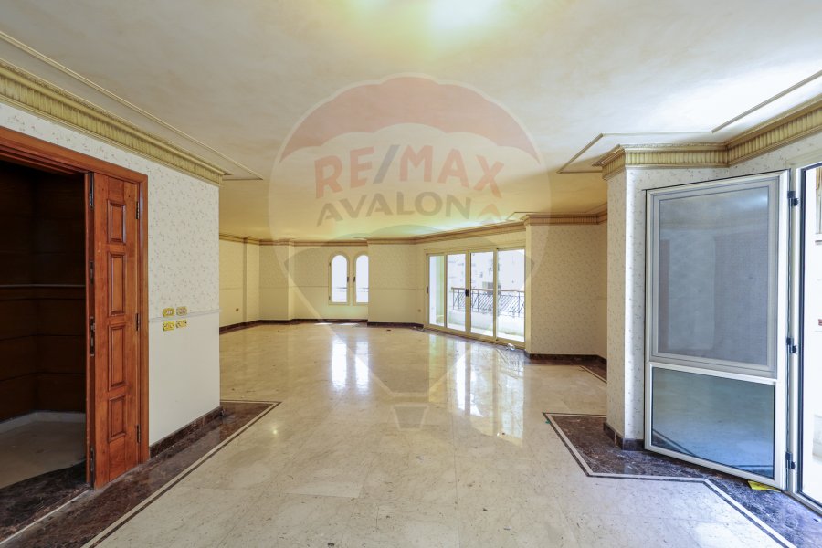 Apartment for Rent 270 m Kafr Abdo (intersection between Saint Genie and Sakina bant Al-Hussein)