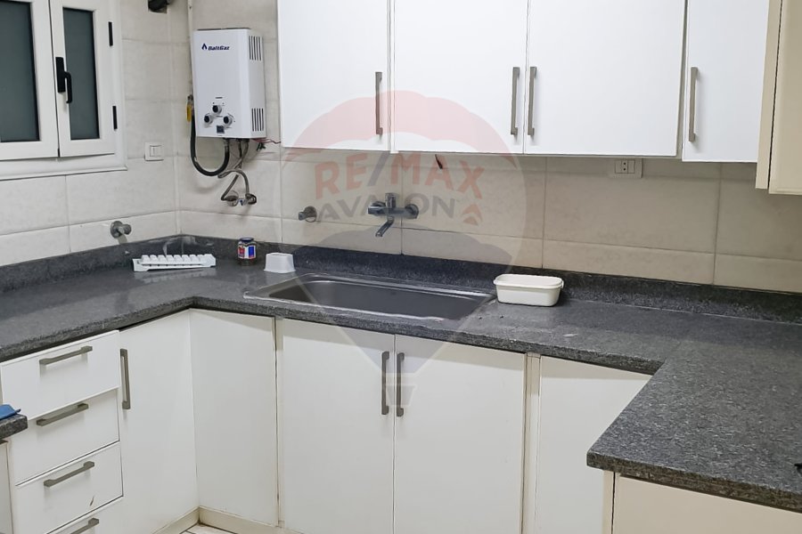 Apartment for rent 135 m Alasafra (Directly on the sea)