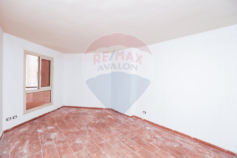 Apartment for sale 150 m El montaza (El halawani towers - Royal plaza)