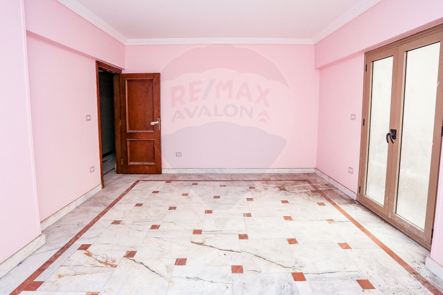 Apartment for sale 235 m Gleem (directly on the sea)