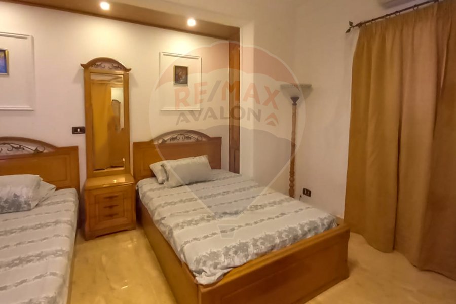 Apartment for annual furnished rent 110 m San Stefano (directly on the sea)