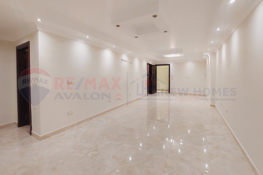 Administrative unit for rent 107 m Smouha (Fawzy Moaaz st - brand building)