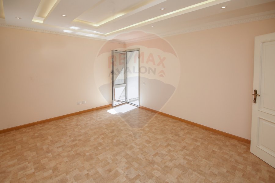Apartment for sale 220 m Smouha (Bahaa El Din El Ghatoury St. - Steps from Fawzy Moaz St.)