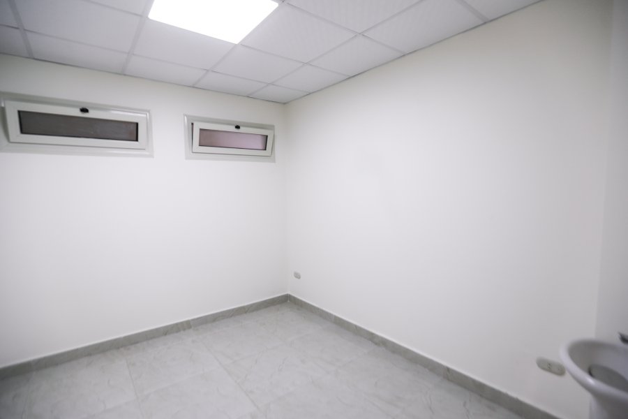 مقر إدارى للايجار 200 م محرم بك ( ش قناة السويس  - عمارات الجهاز المركزى للمحاسبات )