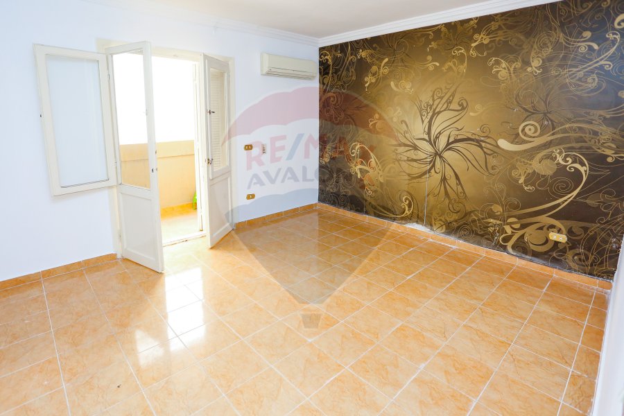 Apartment for sale 122 m Smouha ( Steps from Green Plaza )