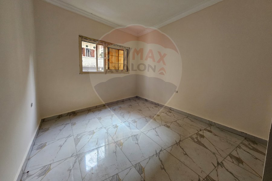 Apartment for sale 175 m Gleem (steps from the sea)