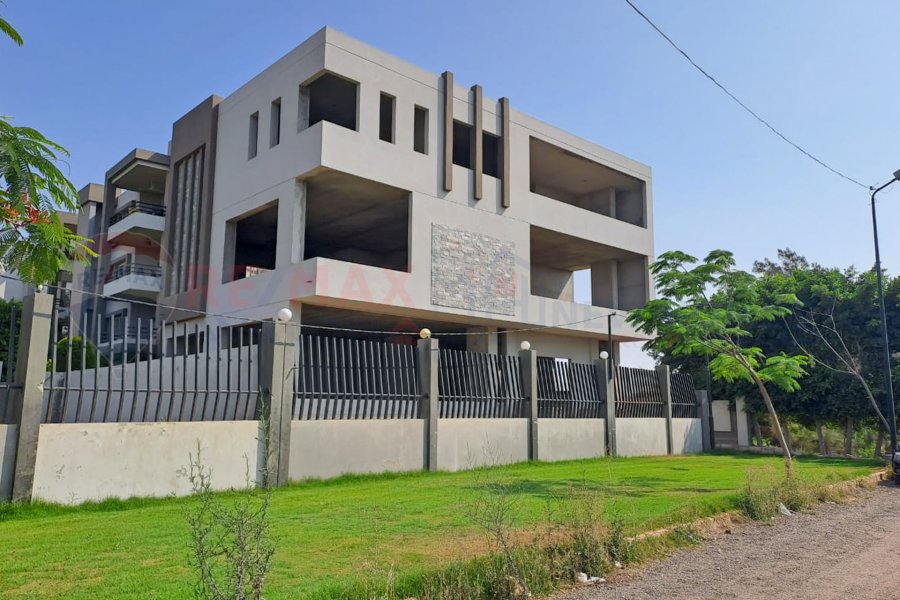 Villa for sale 250 m King Mariout (Grand View compound)