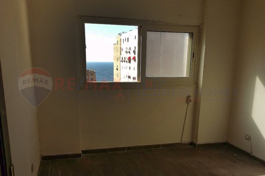 Apartment for 170 m Sporting (Directly on the tram)
