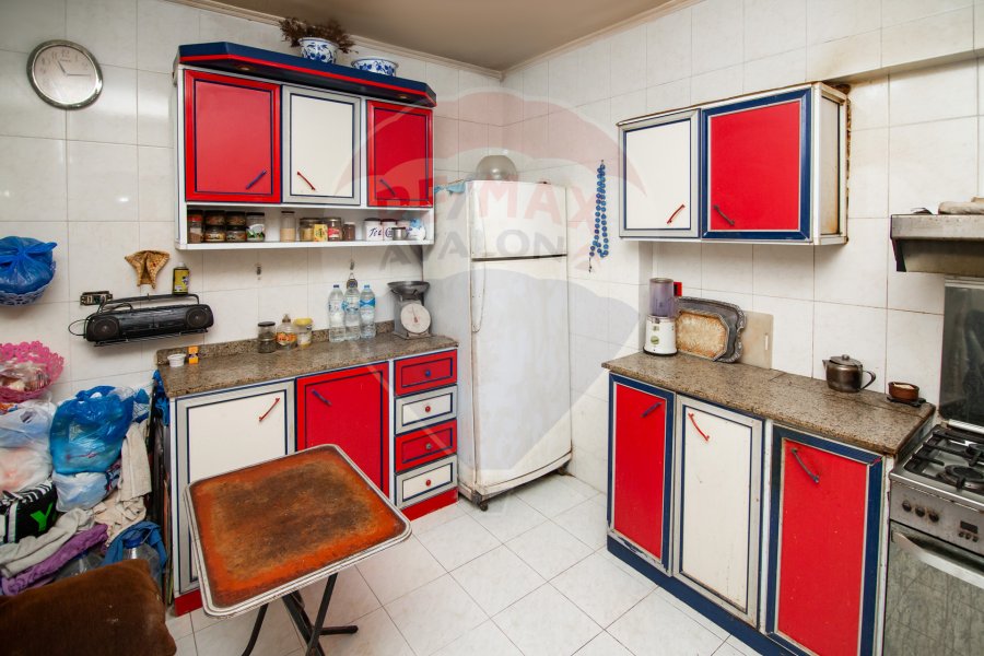 Apartment for sale 150 m Janaklis (steps from Abu Qir Street)