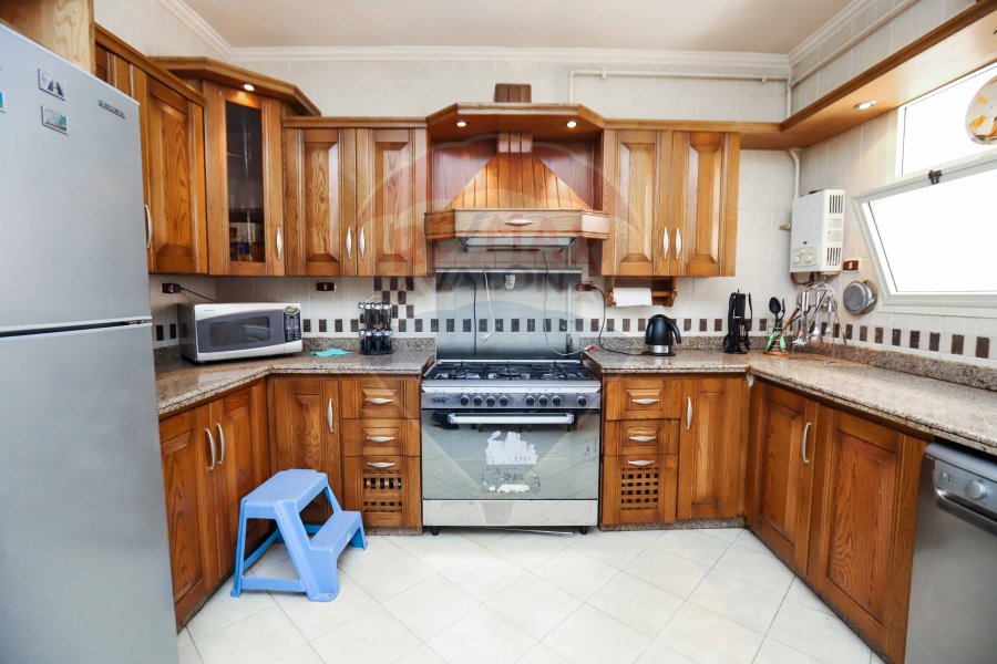 شقه للبيع 218 م جليم ( ش ابو قير مباشره )