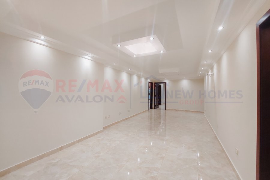 Administrative unit for rent 107 m Smouha (Fawzy Moaaz st - brand building)