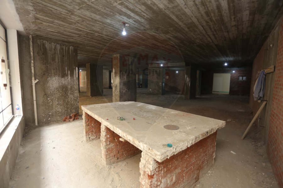 Shop 520 m + Mezzanine 770 m for Rent San Stefano (directly on the tram)