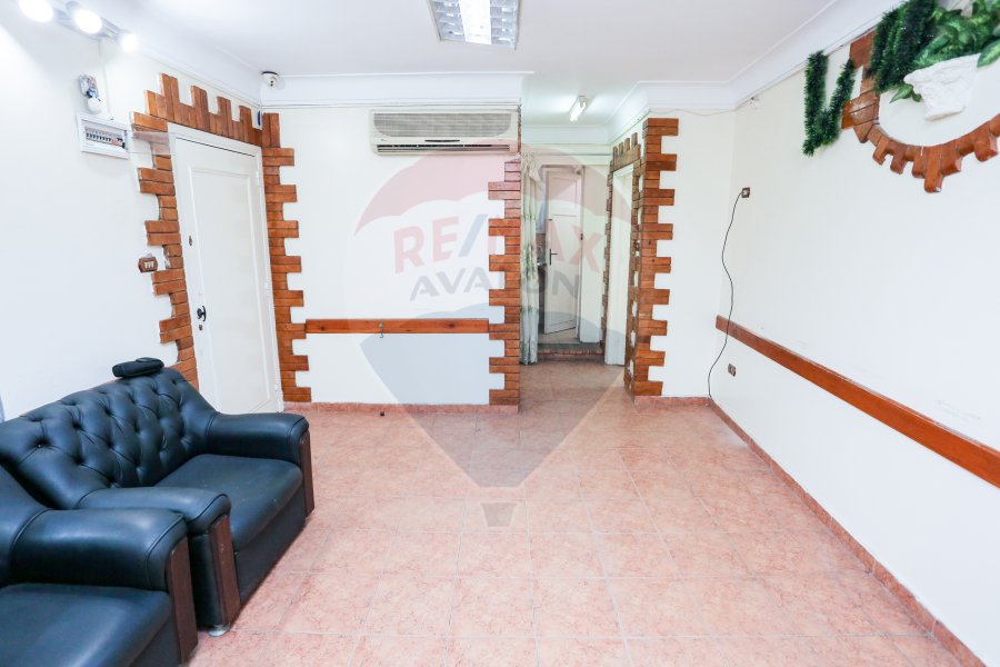 Administrative unit For Sale 85 m camp shizar (omer lotfy st - on tram station)