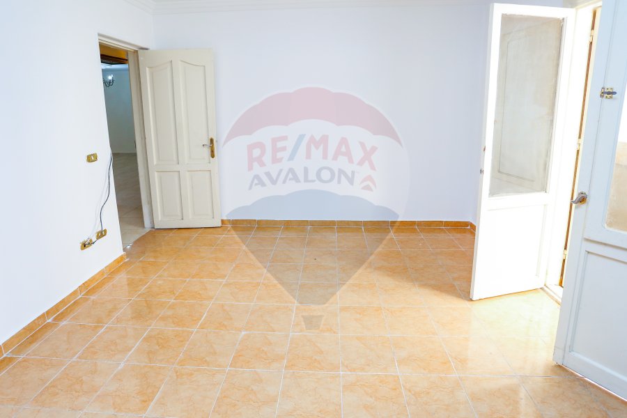 Apartment for sale 122 m Smouha ( Steps from Green Plaza )