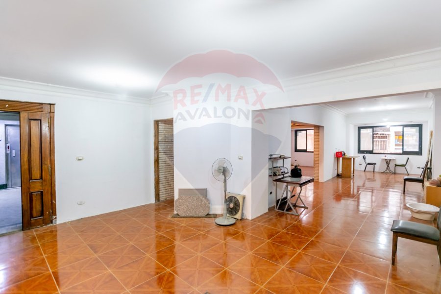 Adminstrative Unit for rent 140 m Louran (Branched from ikbal st.)
