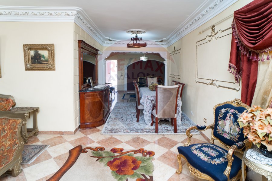 Apartment for sale 200 m Mansheya (on the tram - steps from the sea)