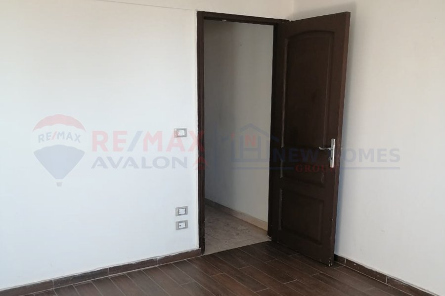 Apartment for 170 m Sporting (Directly on the tram)