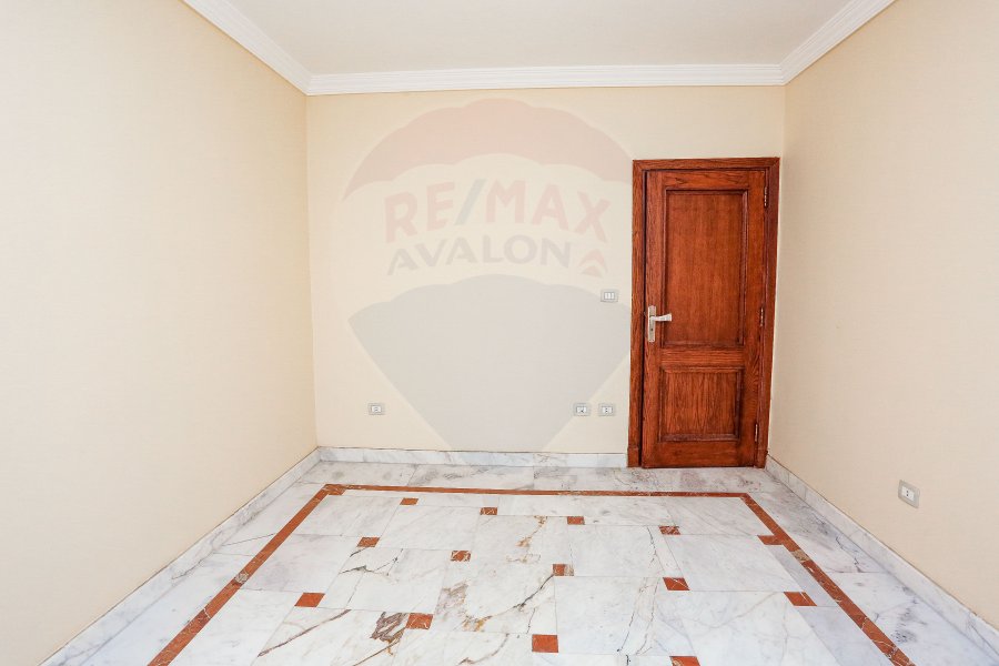 Apartment for sale 235 m Gleem (directly on the sea)