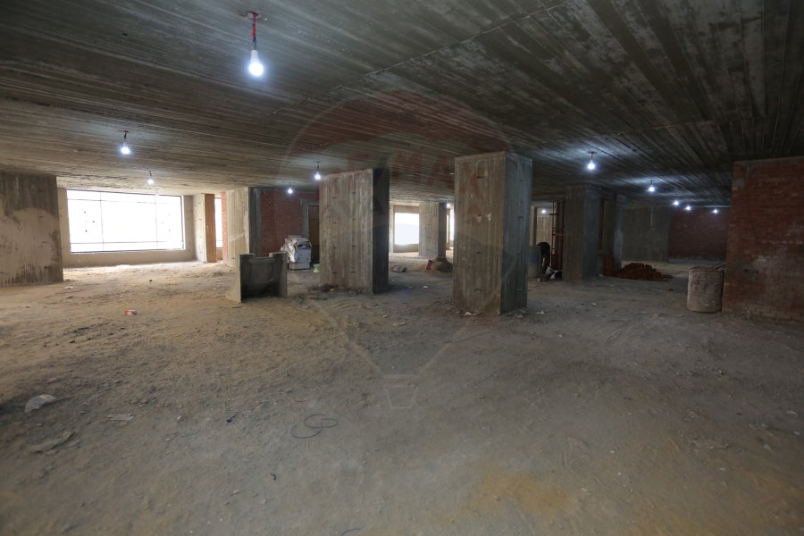 Shop 520 m + Mezzanine 770 m for Rent San Stefano (directly on the tram)