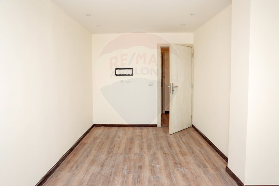 Shop + Mizzan for rent 750 m Sidi Gaber (Abo Qur st)