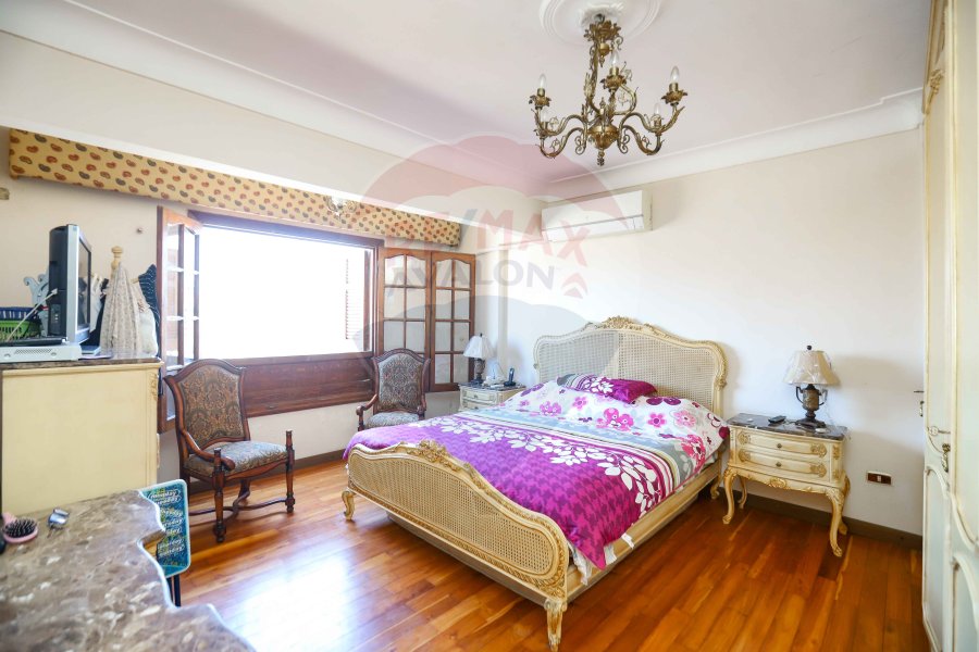 شقه للبيع 218 م جليم ( ش ابو قير مباشره )