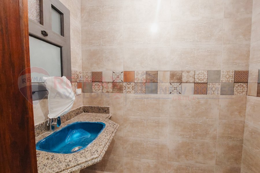 Administrative unit for rent 107 m Smouha (Fawzy Moaaz st - brand building)