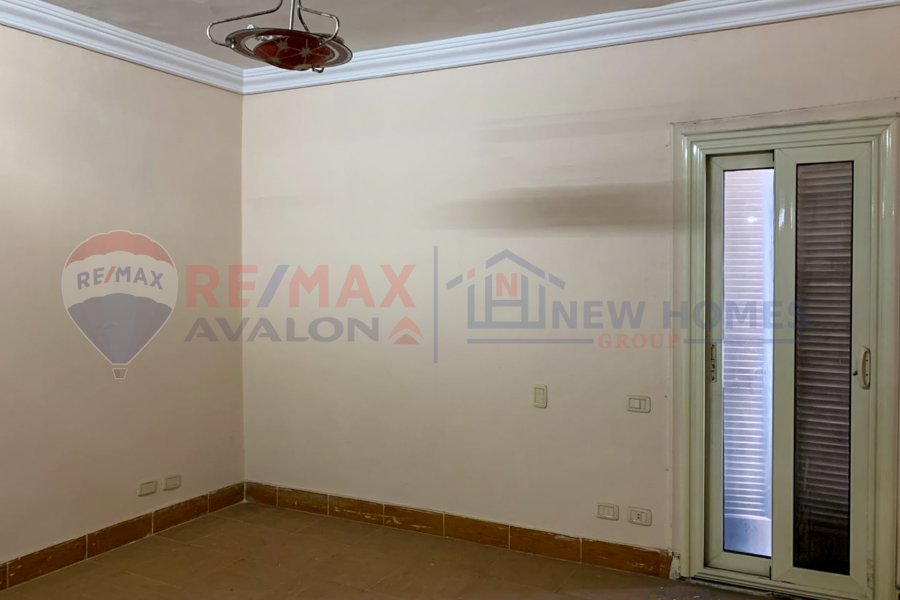 Apartment for sale 135 m Saba Basha (directly on the sea)