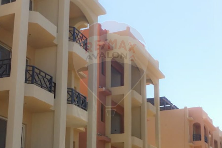 Chalet + roof for sale 100 m + 100 m coast (Emirates Heights Village)
