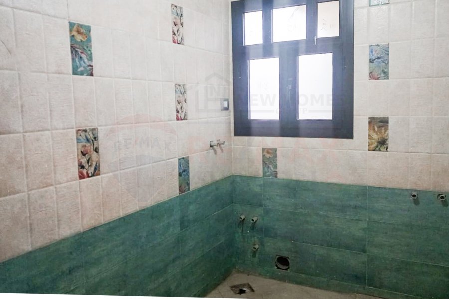 شقة للبيع 225 م سموحة ( شارع بهاء الدين الغتورى ) بتسهيلات فى السداد