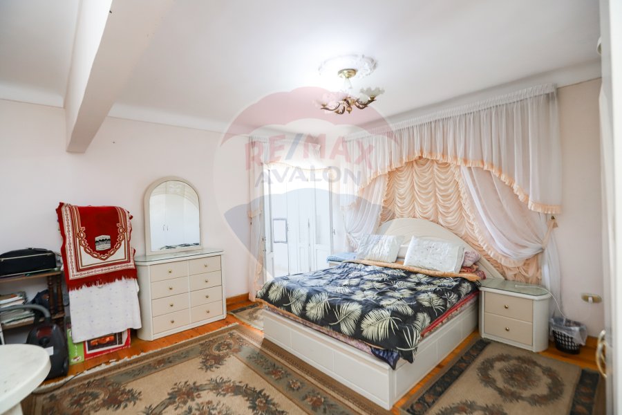 Apartment For Sale 185 m Fleming (Directly On Tram Station)
