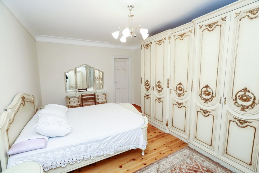 Furnitued Apartment for rent 220m Saba basha