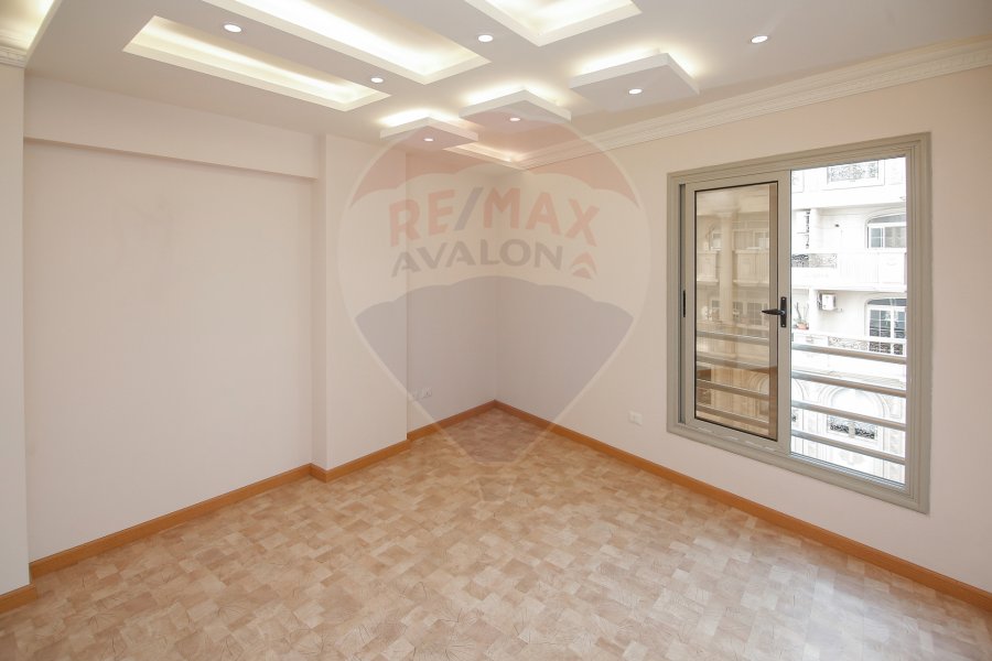 Apartment for sale 220 m Smouha (Bahaa El Din El Ghatoury St. - Steps from Fawzy Moaz St.)