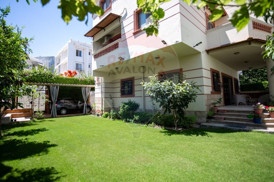 Villa for sale 610 m King mariout (Lakeside Paradise compound)