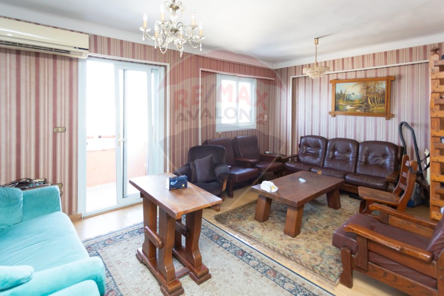 Apartment for sale in Al-Azarita (steps from the sea) 100 m
