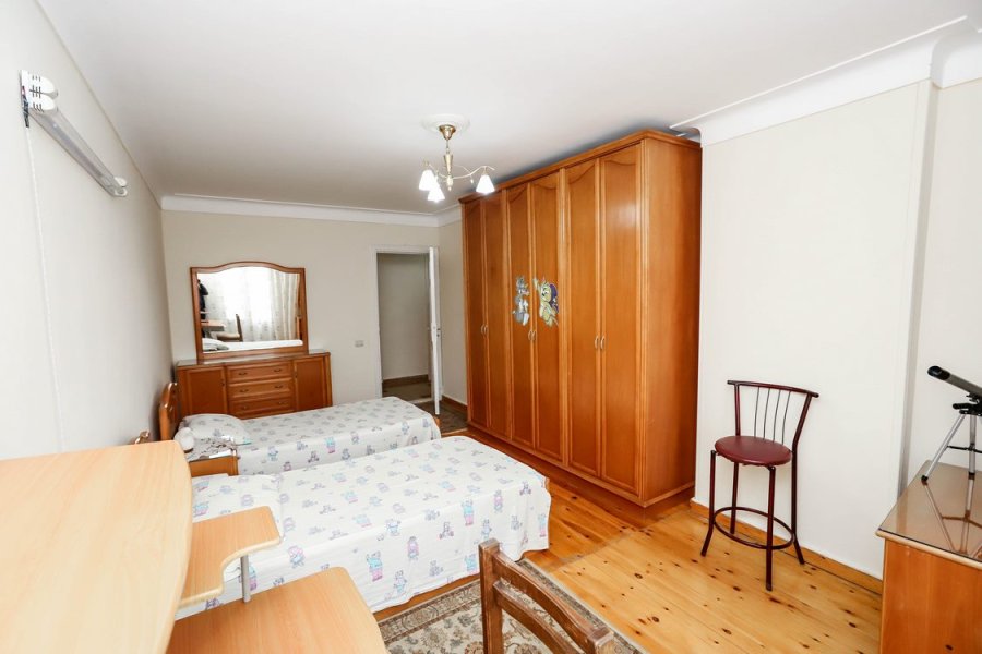 Furnitued Apartment for rent 220m Saba basha