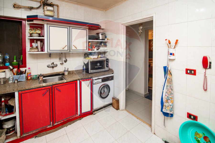 Apartment for sale 150 m Janaklis (steps from Abu Qir Street)
