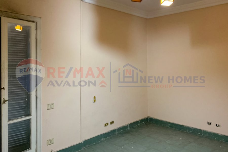 Apartment for sale 135 m Saba Basha (directly on the sea)