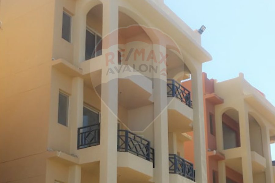 Chalet + roof for sale 100 m + 100 m coast (Emirates Heights Village)