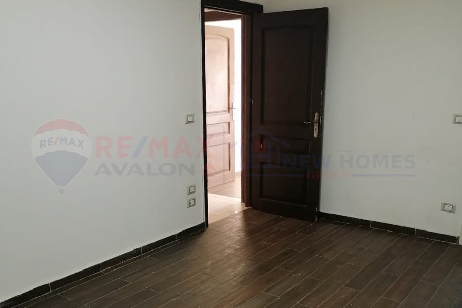 Apartment for 170 m Sporting (Directly on the tram)