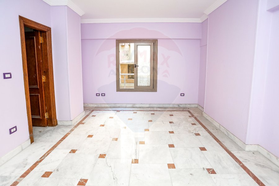Apartment for sale 235 m Gleem (directly on the sea)