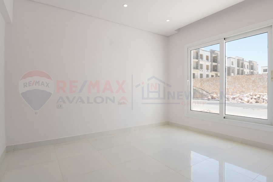 Ground chalet with garden for sale (Sea View - Ras El Hekma) 80 m