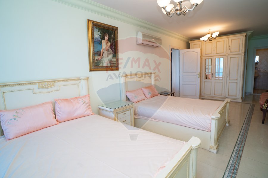 Apartment for sale 320 m El Mandara (El Gesh Road)