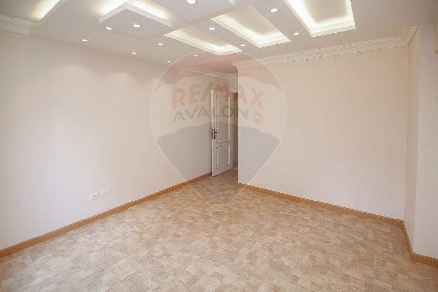 Apartment for sale 220 m Smouha (Bahaa El Din El Ghatoury St. - Steps from Fawzy Moaz St.)